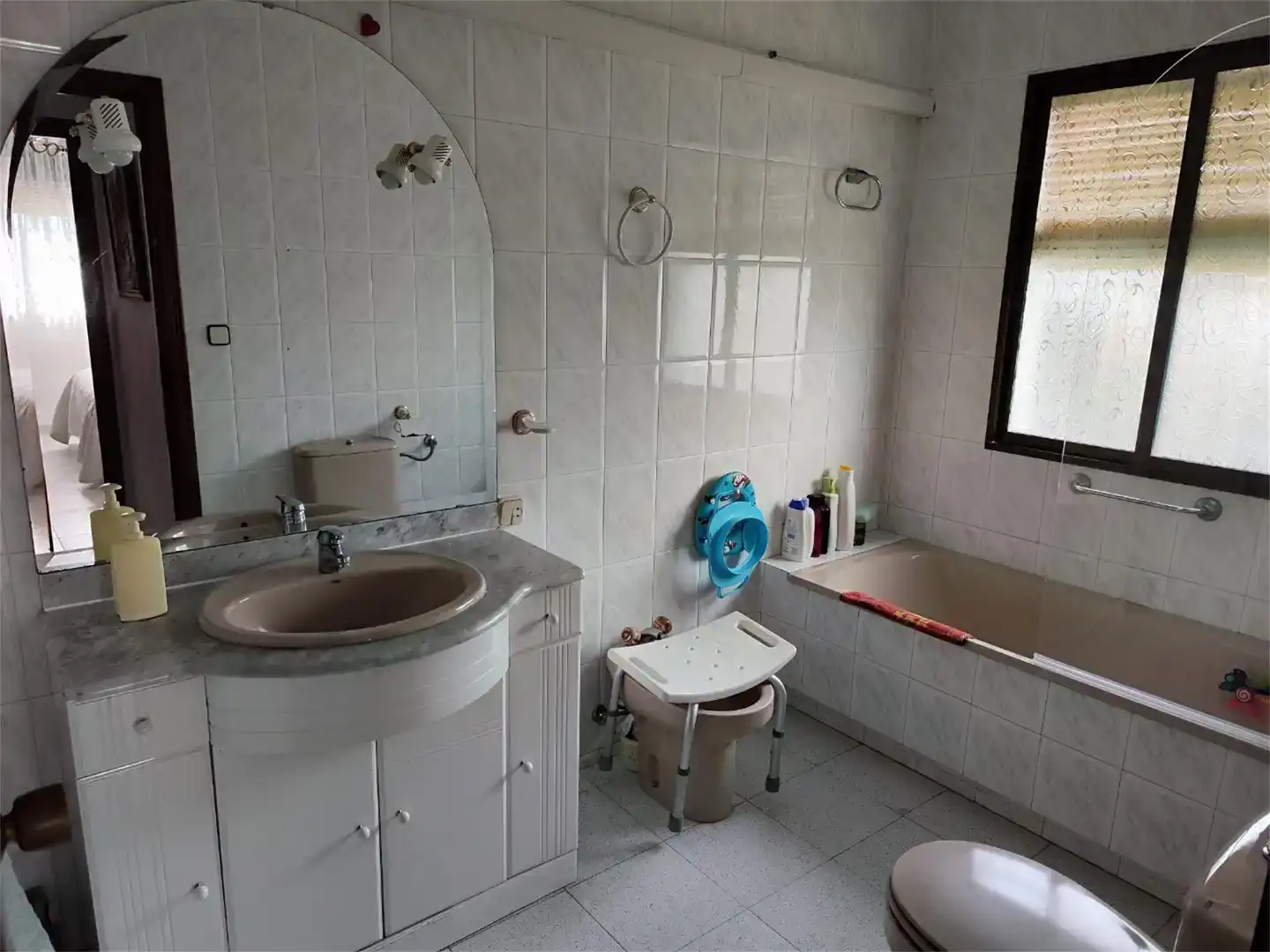 Bany de Casa o xalet en venda en Linares amb Aire condicionat i Piscina