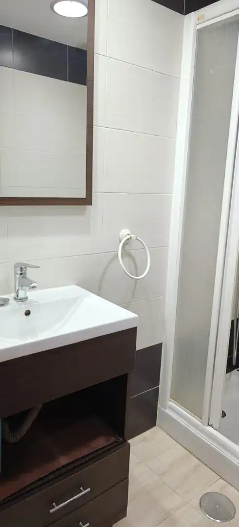 Bany de Pis de lloguer en Granada amb Aire condicionat, Moblat i Balcó