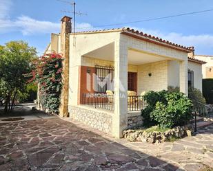 Vista exterior de Casa o xalet en venda en L'Eliana amb Terrassa i Piscina