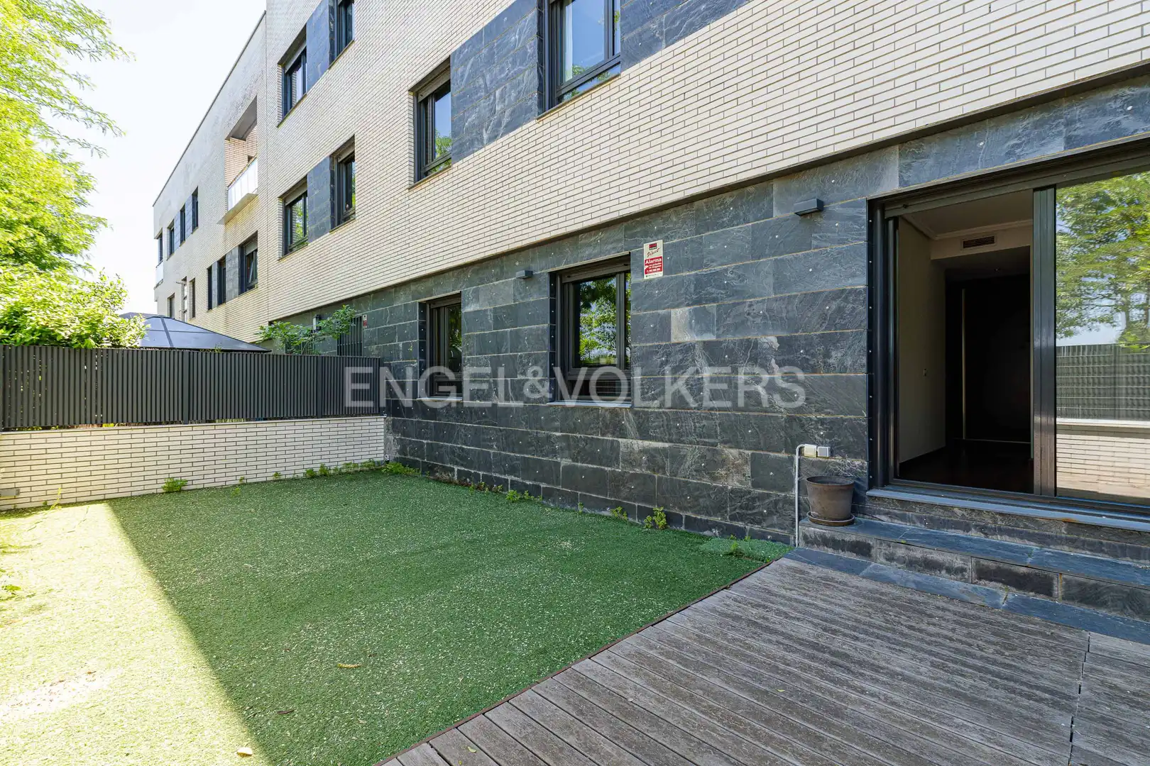 Terrassa de Pis de lloguer en Las Rozas de Madrid amb Aire condicionat, Calefacció i Jardí privat