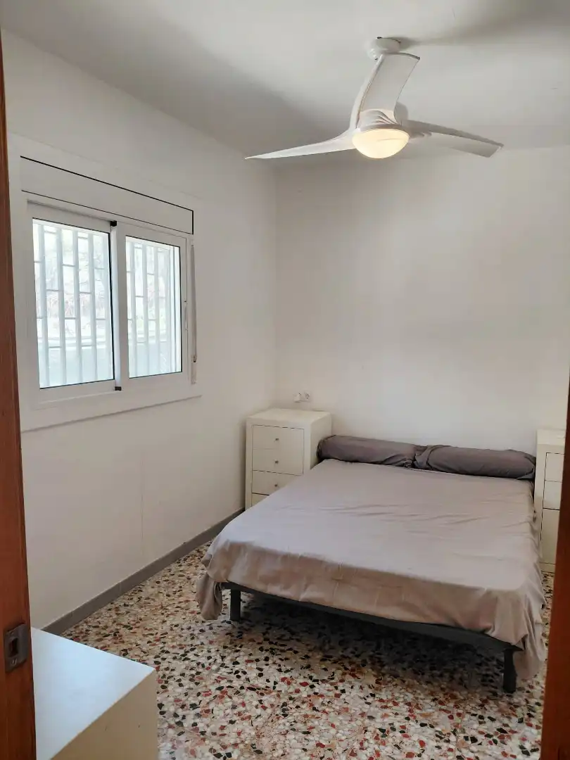 Schlafzimmer von Haus oder Chalet zur Miete in Calafell mit Privatgarten, Abstellraum und Schwimmbad