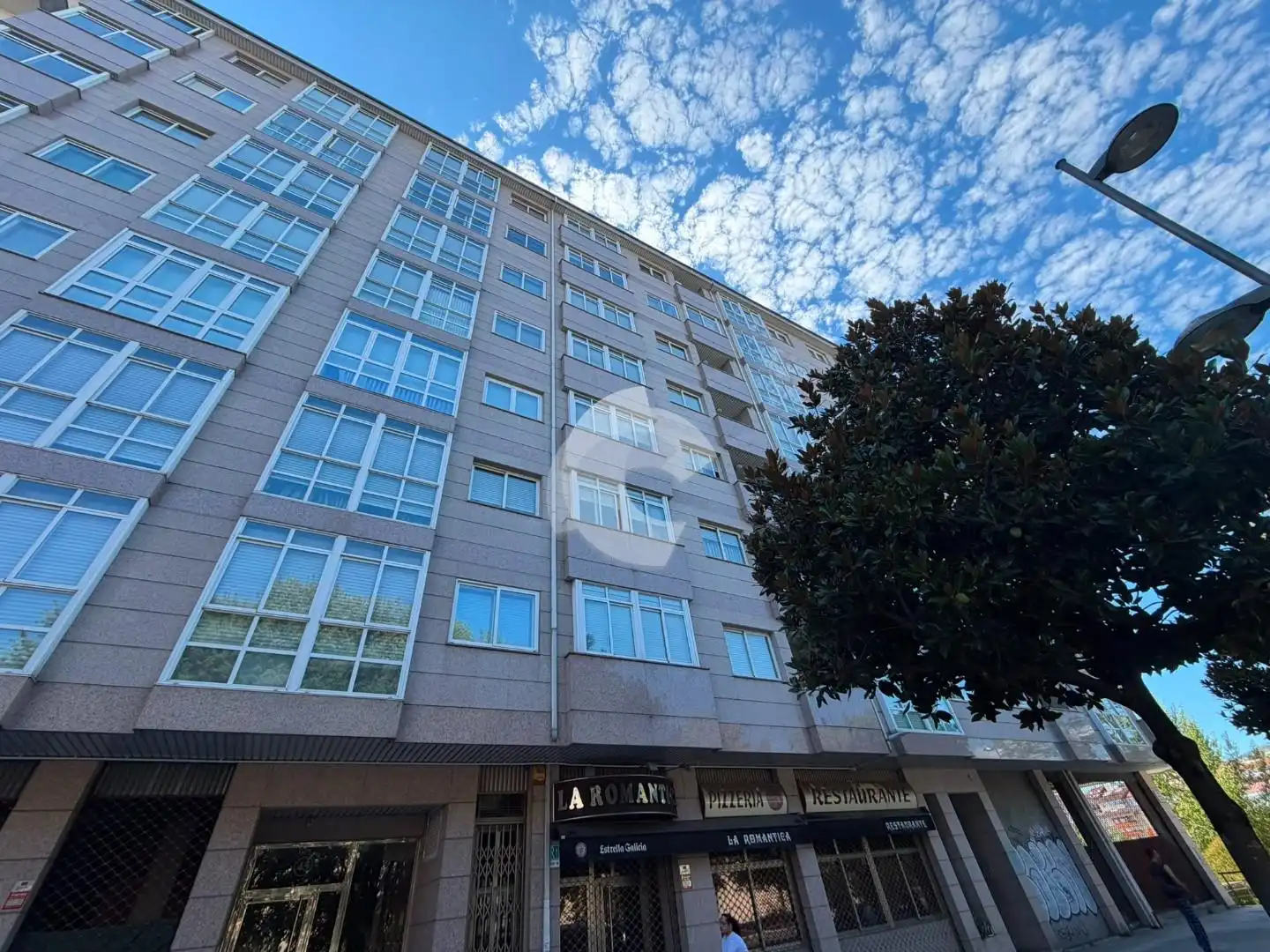Außenansicht von Wohnung zur Miete in Ourense Capital  mit Heizung, Abstellraum und Möbliert