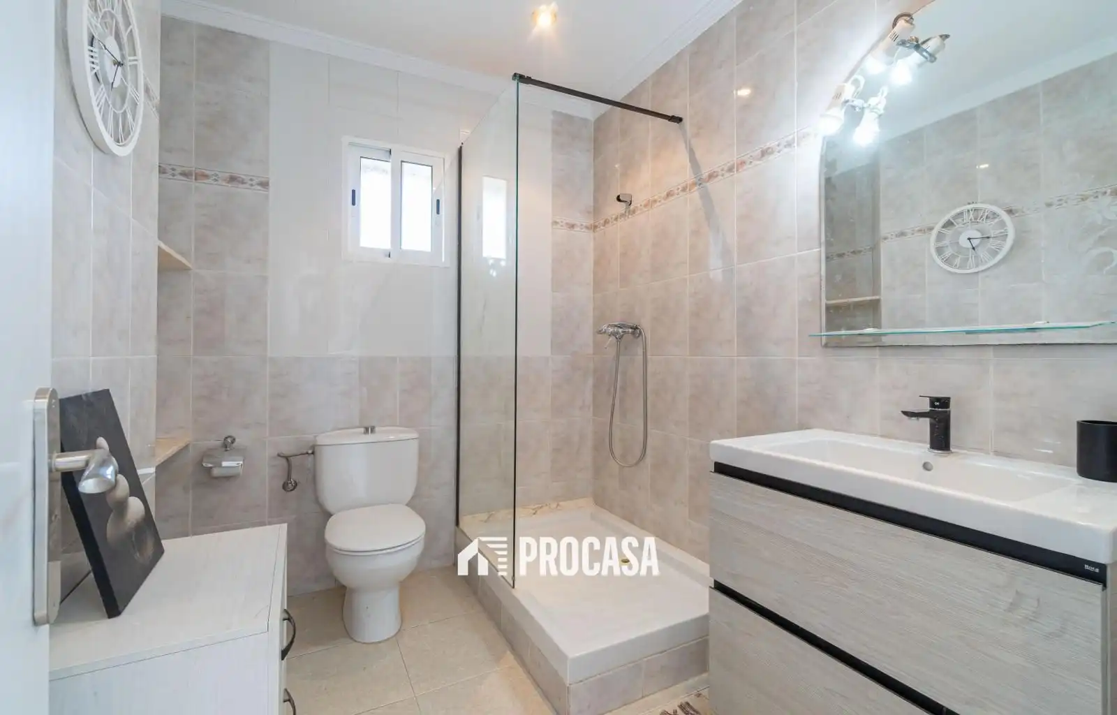 Badezimmer von Haus oder Chalet zum Verkauf in Empuriabrava mit Klimaanlage, Heizung und Abstellraum