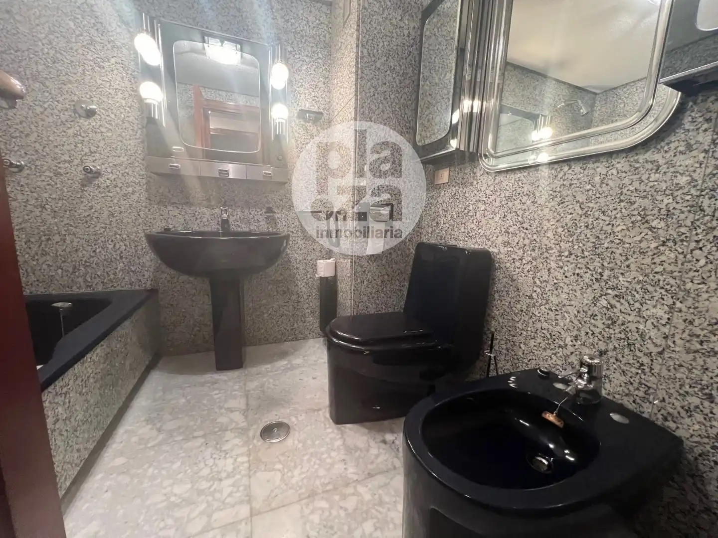 Badezimmer von Wohnung zur Miete in Burgos mit Heizung, Terrasse und Abstellraum