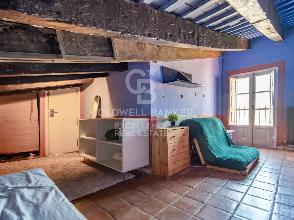 Flat for sale in Valencia  with Air Conditioner, Heating and Oven