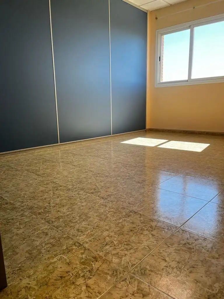 Oficina de alquiler en Santa María del Águila