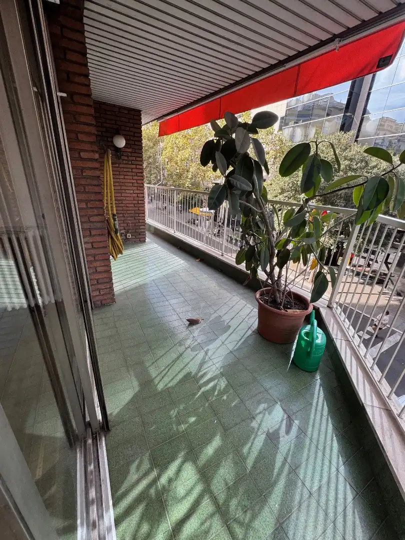 Terraza de Piso en venta en Barcelona con Calefacción, Terraza y Horno