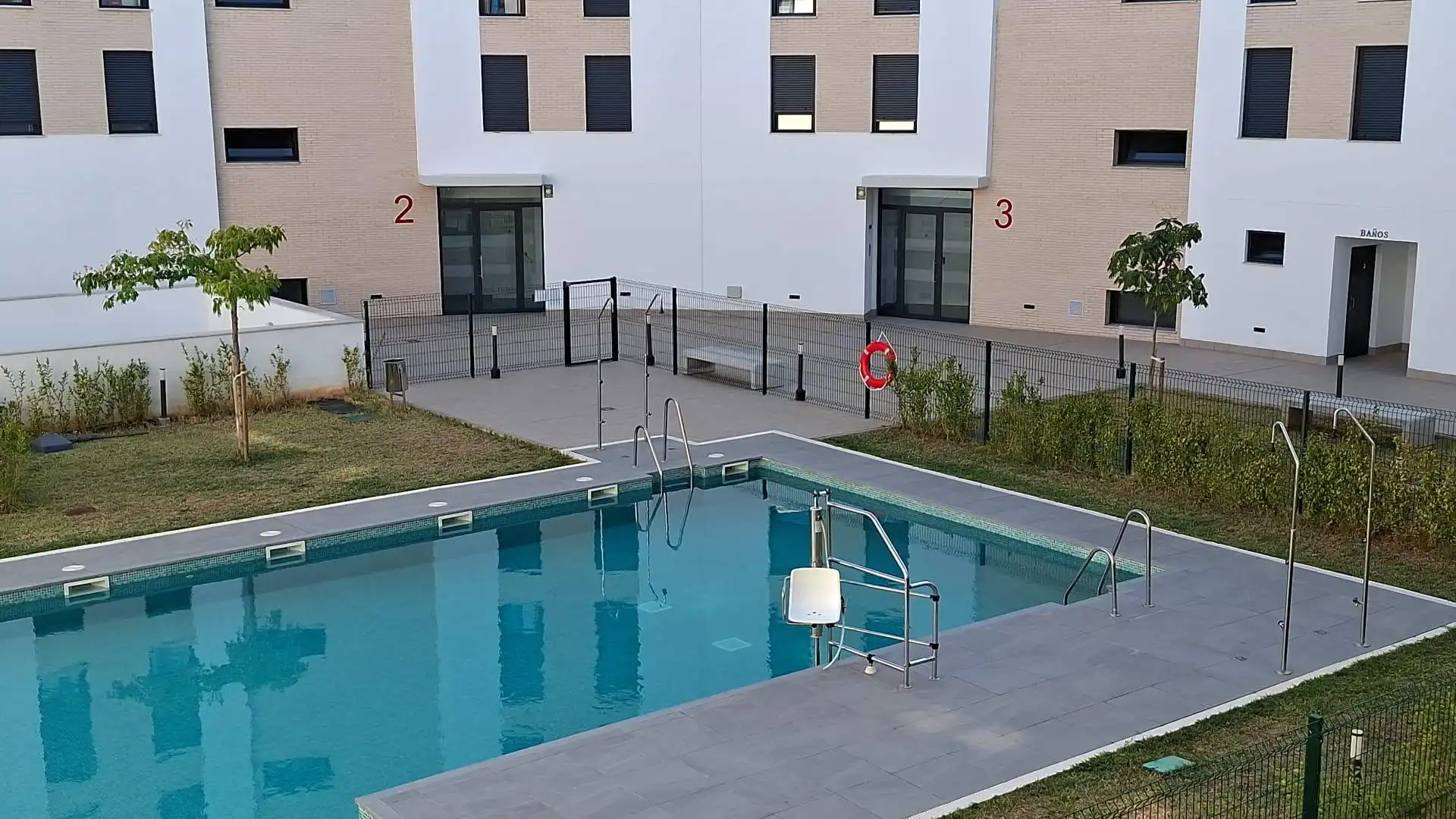 Piscina de Piso de alquiler en Camas con Aire acondicionado, Calefacción y Terraza