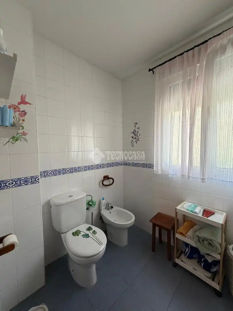 Bathroom of Detached homes for sale in Utrera  with Air Conditioner and Community pool