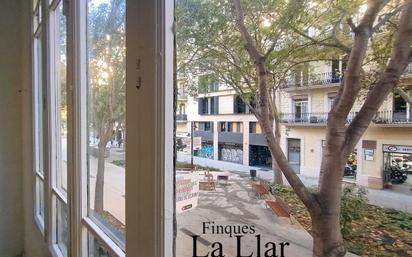 Exterior view of Flat for sale in  Barcelona Capital  with Storage room