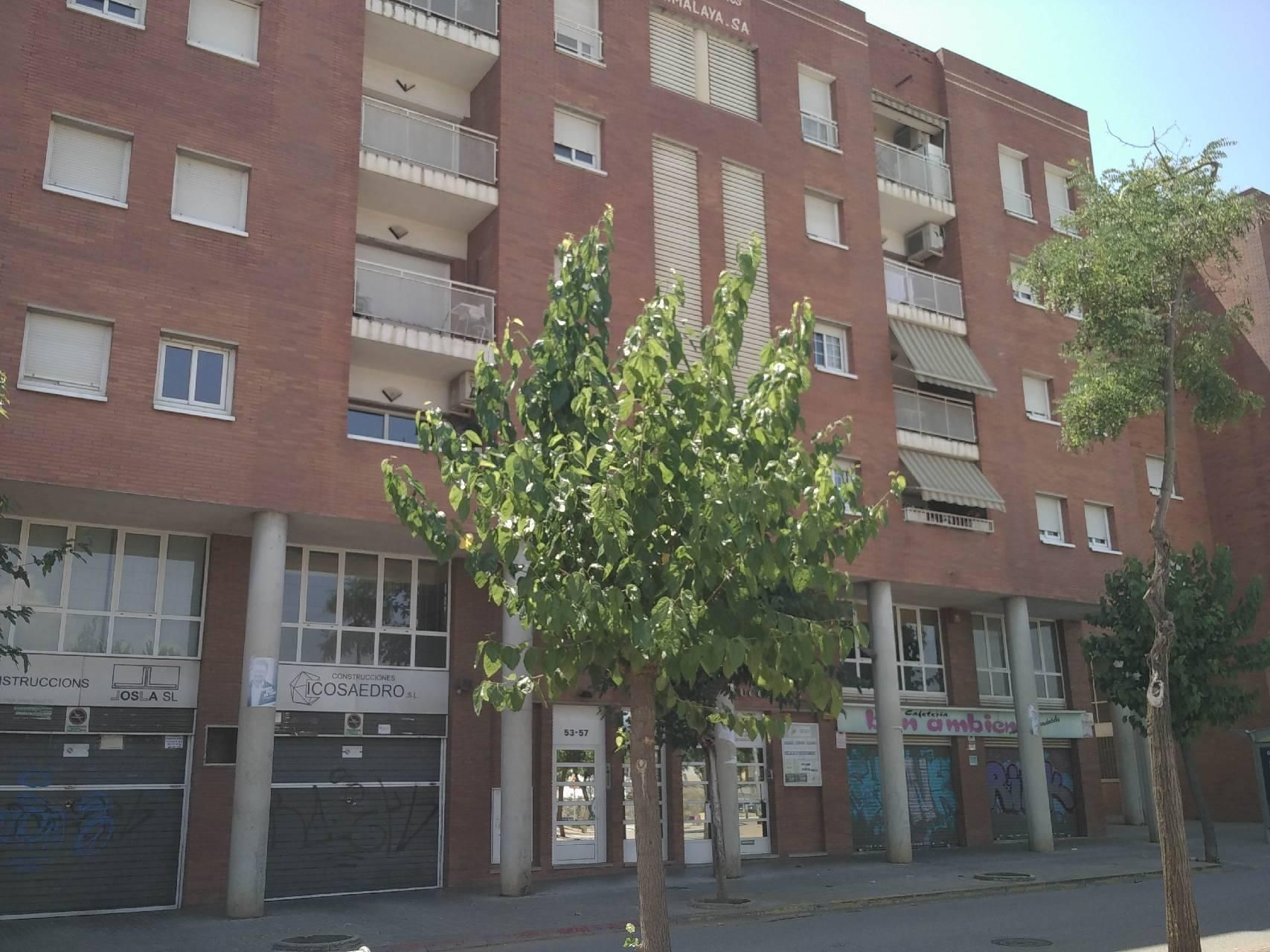 Vista exterior de Local en venda en Sabadell