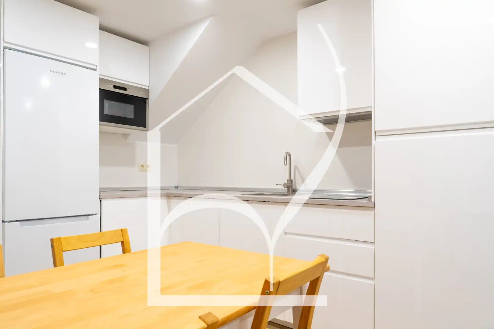 Cuina de Dúplex en venda en Salamanca amb Calefacció, Parquet i Moblat