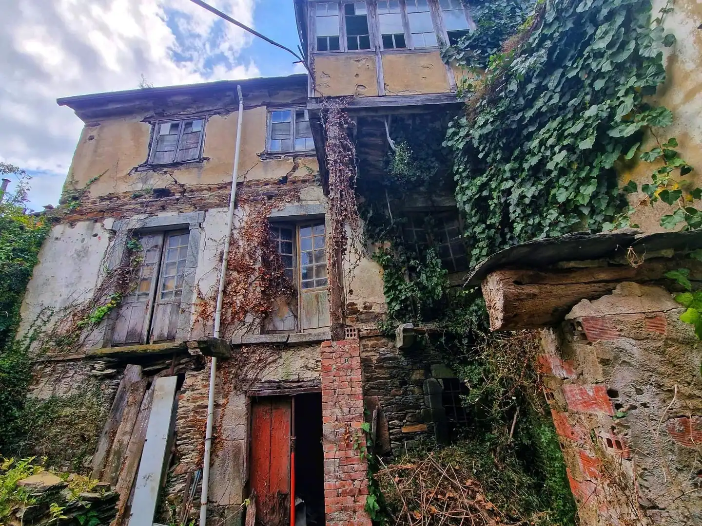 Vista exterior de Edifici en venda en Vegadeo