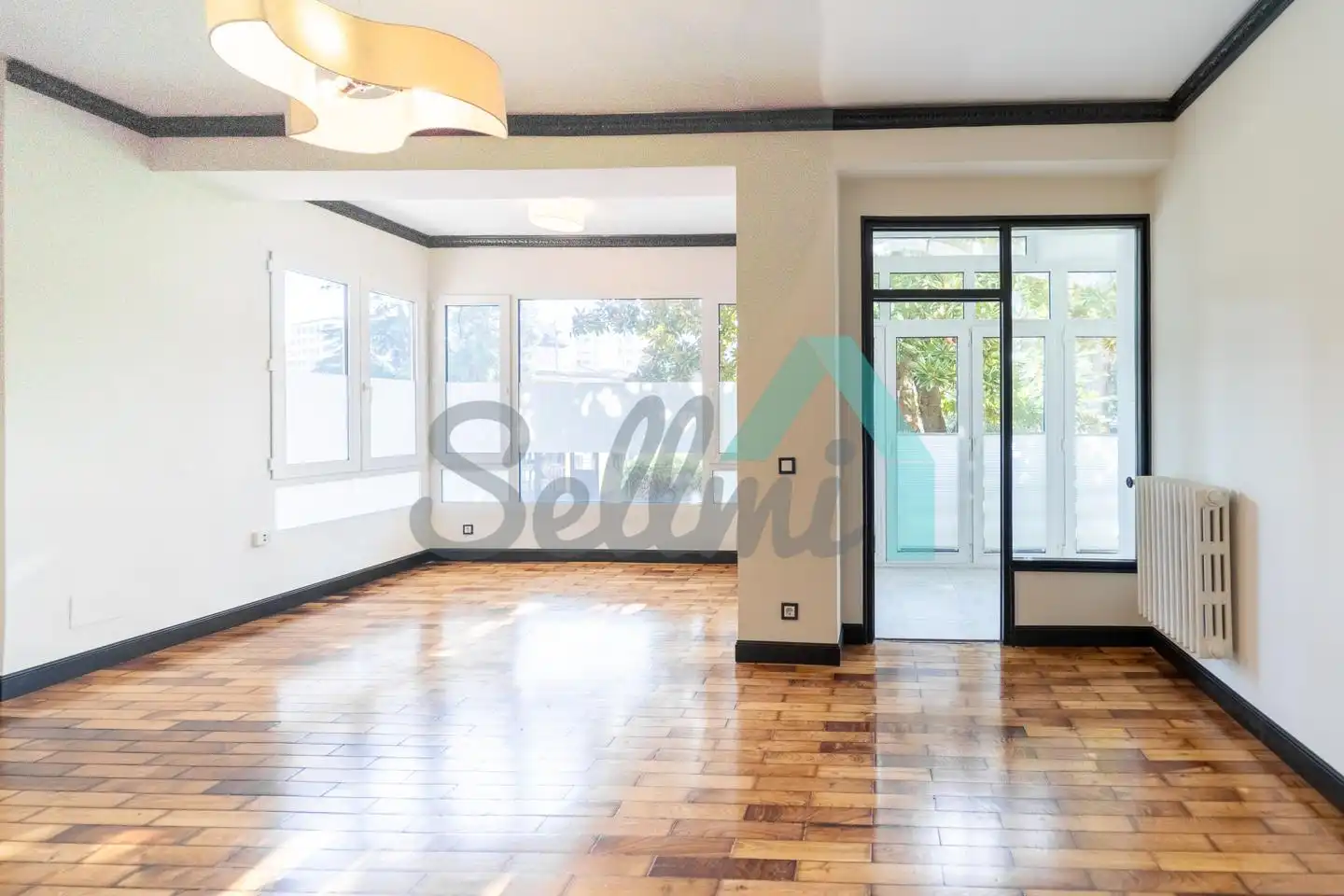 Comedor de Piso en venta en Oviedo  con Calefacción, Parquet y Terraza