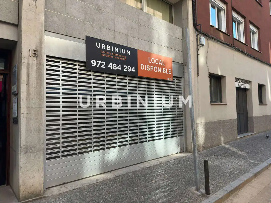 Business premises to rent in Carrer Juli Garreta, imagen 3