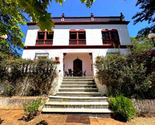 Vista exterior de Casa o xalet en venda en  Córdoba Capital amb Calefacció, Jardí privat i Terrassa