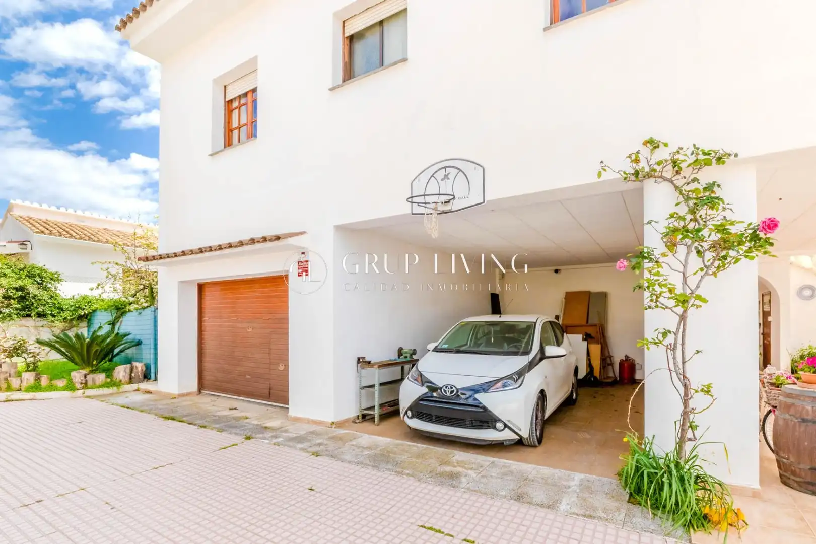 Vista exterior de Casa o chalet en venta en Vilanova i la Geltrú con Calefacción, Jardín privado y Terraza