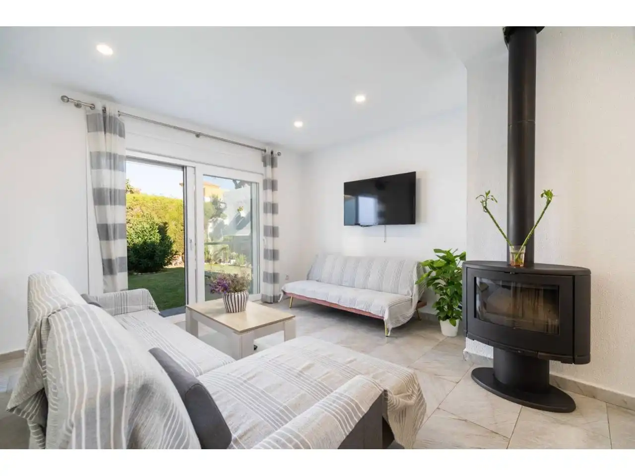 Sala de estar de Casa o chalet en venta en Chiclana de la Frontera con Aire acondicionado, Jardín privado y Terraza