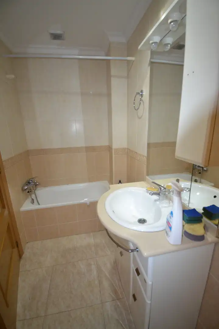 Baño de Casa adosada en venta en Malpartida de Plasencia con Calefacción, Terraza y Amueblado
