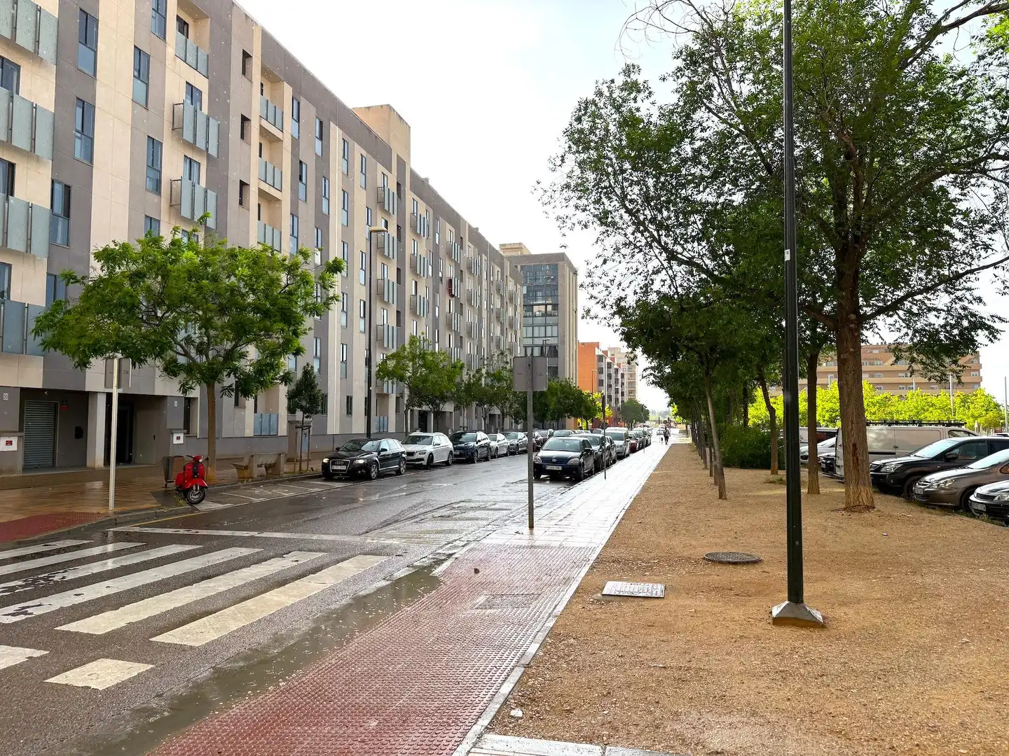 Außenansicht von Garage zum Verkauf in Zaragoza