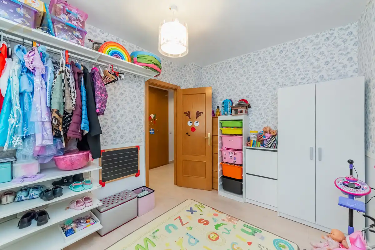 Schlafzimmer von Einfamilien-Reihenhaus zum Verkauf in Valdemoro mit Klimaanlage, Heizung und Privatgarten
