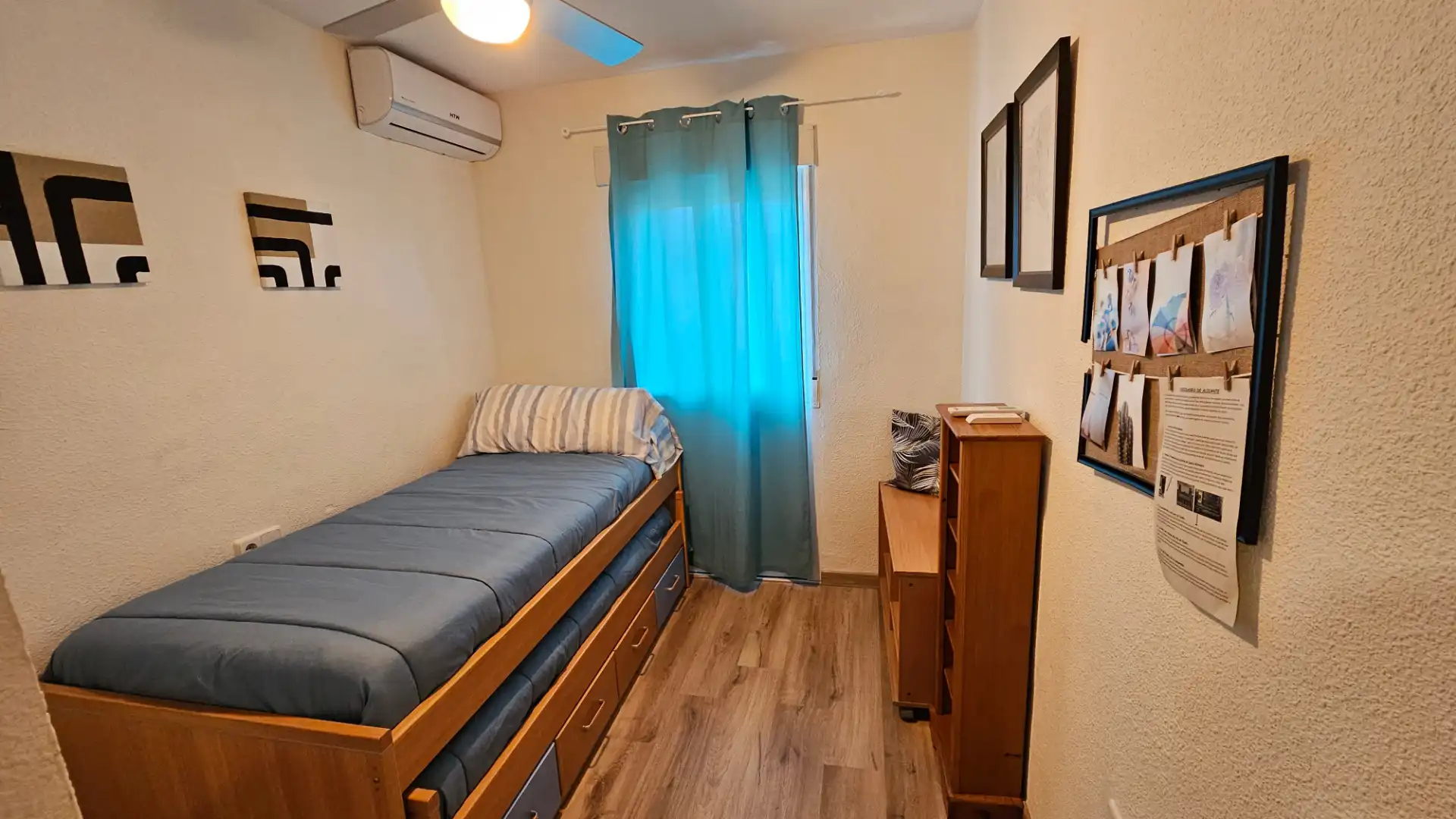 Habitación de Casa adosada en venta en El Campello con Aire acondicionado, Calefacción y Jardín privado