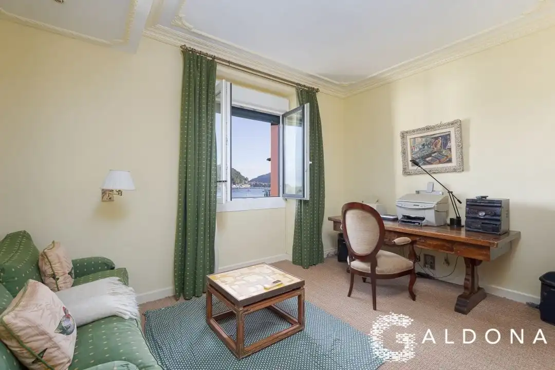 Dormitori de Casa o xalet en venda en Donostia - San Sebastián  amb Calefacció, Jardí privat i Terrassa