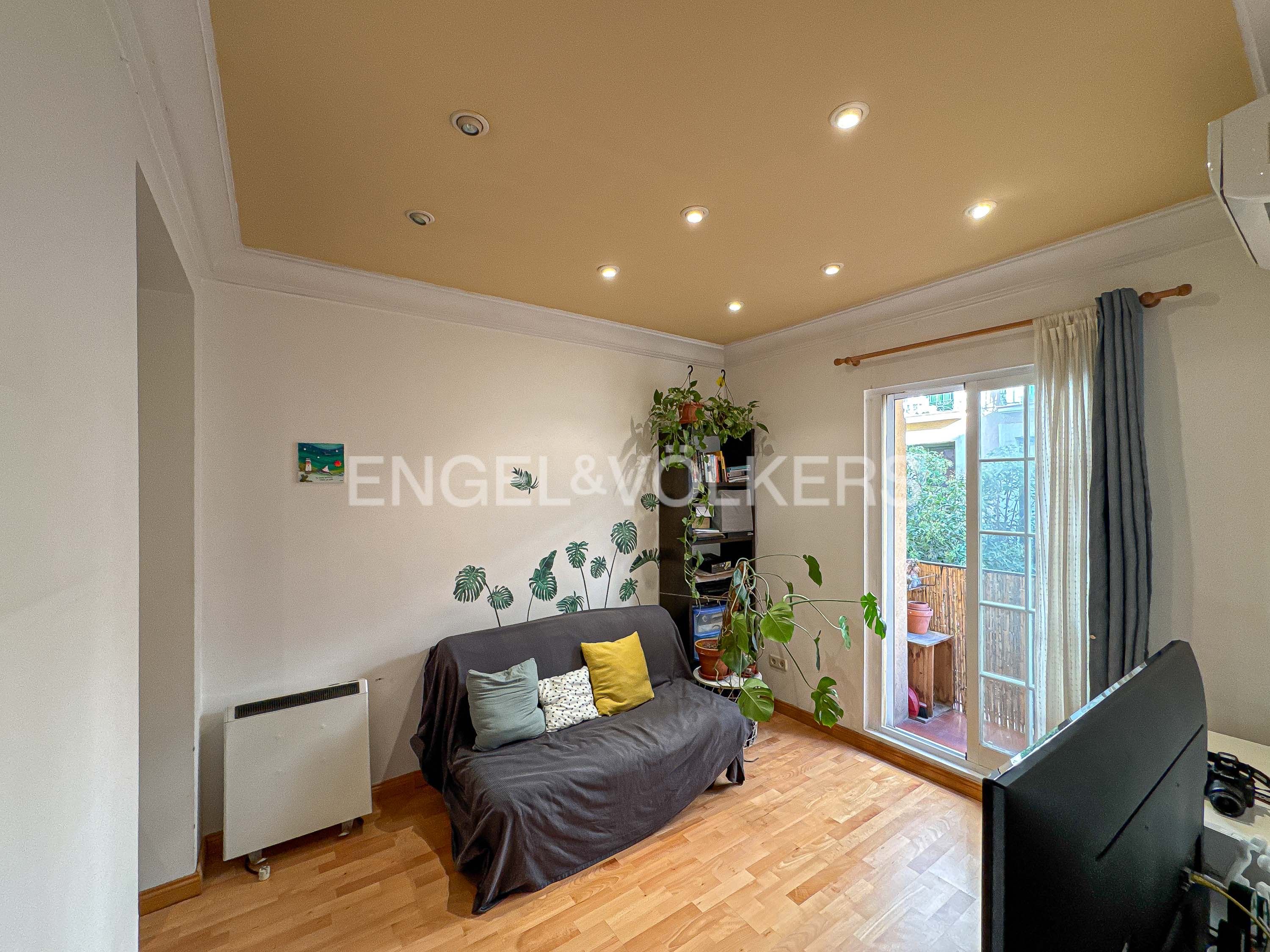 Living room of Apartment for sale in  Madrid Capital  with Air Conditioner, Heating and Furnished