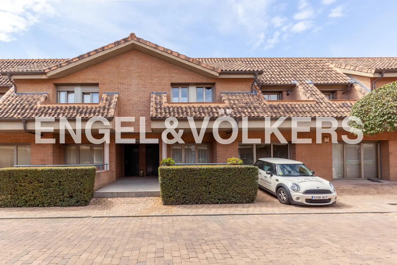 Vista exterior de Casa o chalet de alquiler en Pozuelo de Alarcón con Aire acondicionado, Calefacción y Jardín privado