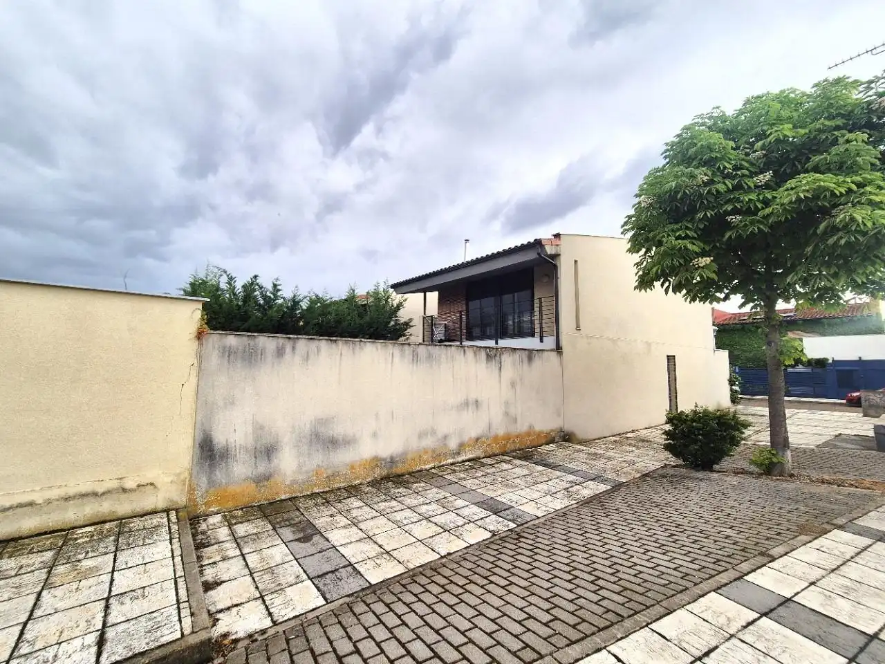 Vista exterior de Casa o xalet en venda en Cabezón de Pisuerga amb Jardí privat, Terrassa i Balcó