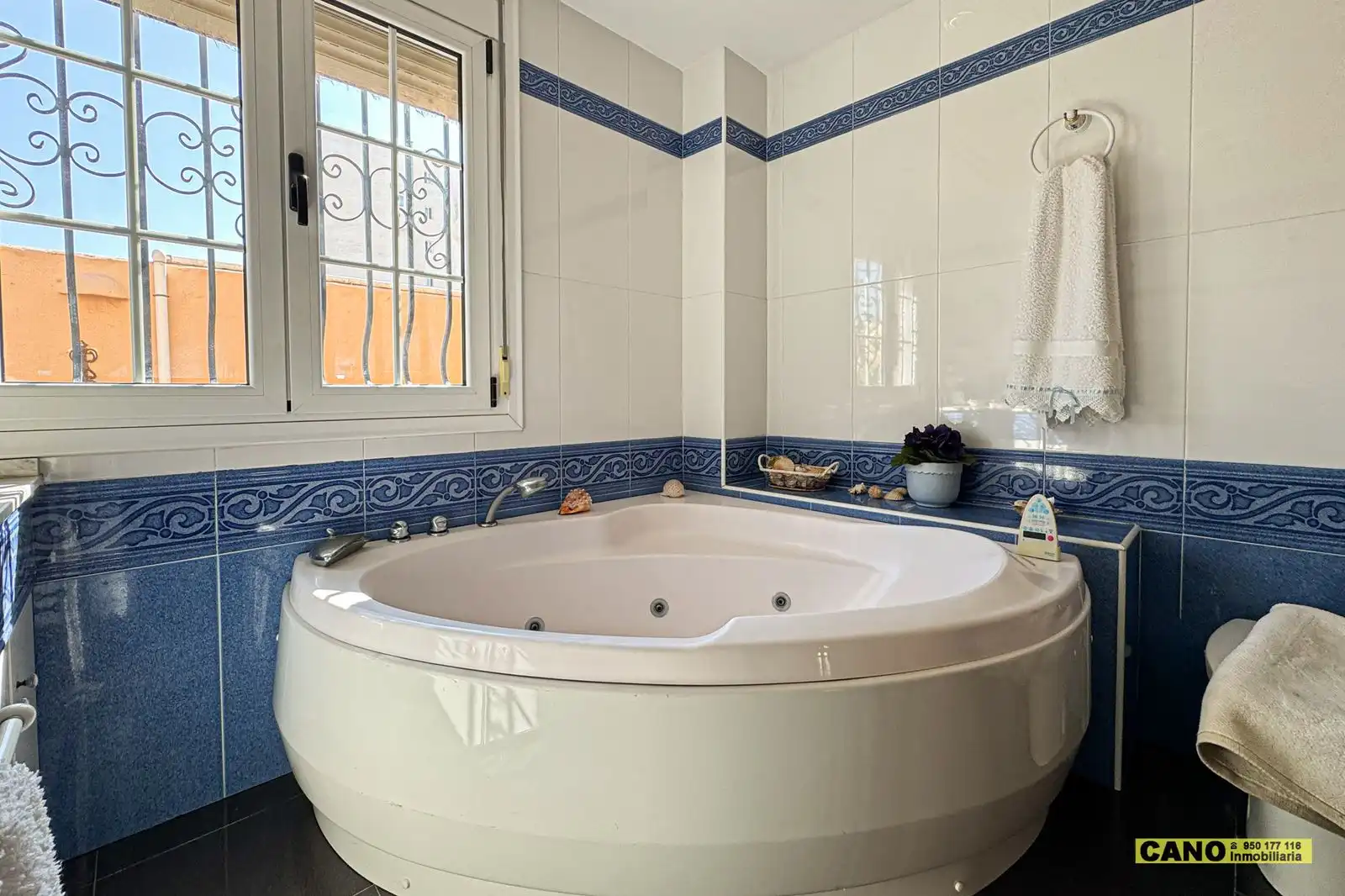 Bathroom of Houses for sale in Roquetas de Mar  with Air Conditioner, Heating and Terrace