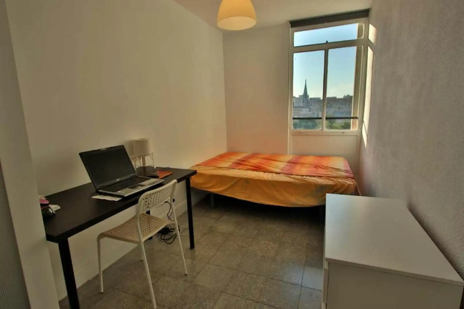 Schlafzimmer von Wohnung zur untervermieten in Valencia mit Heizung, Waschmaschine und Fernseher
