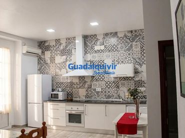 Piso con balcón en alquiler en Casco Antiguo