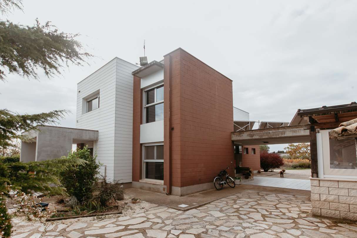 Vista exterior de Casa o xalet en venda en  Huesca Capital amb Aire condicionat, Calefacció i Jardí privat