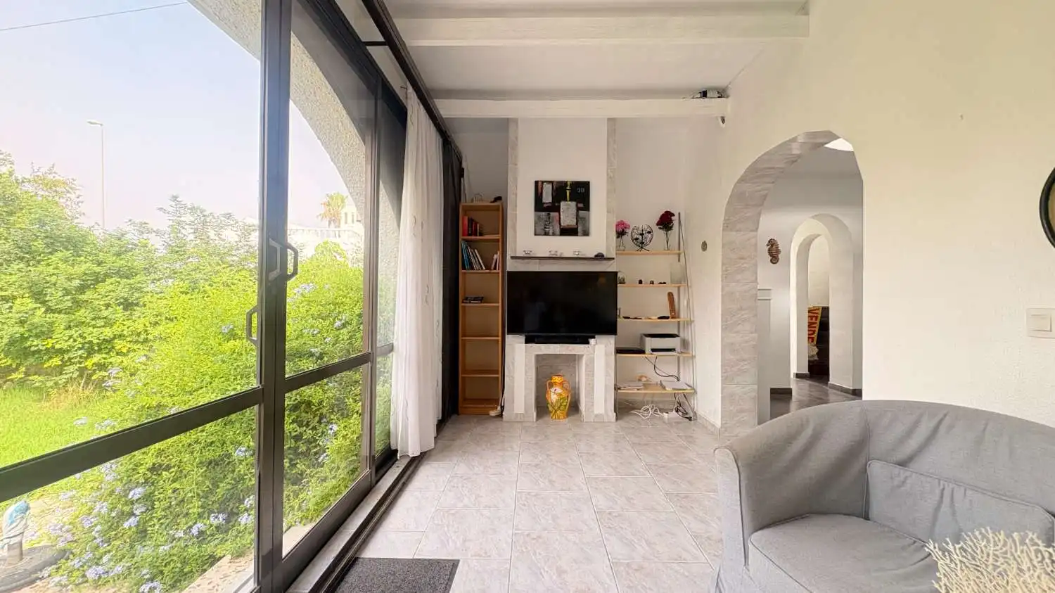 Sala d'estar de Casa o xalet en venda en Orihuela amb Aire condicionat, Moblat i Internet