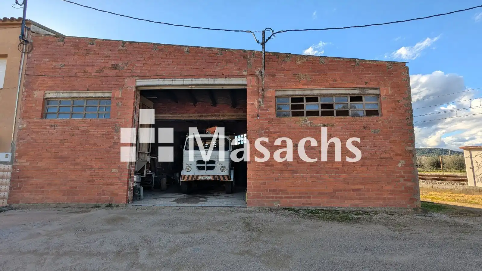 Außenansicht von Fabrikhallen zur Miete in Girona
