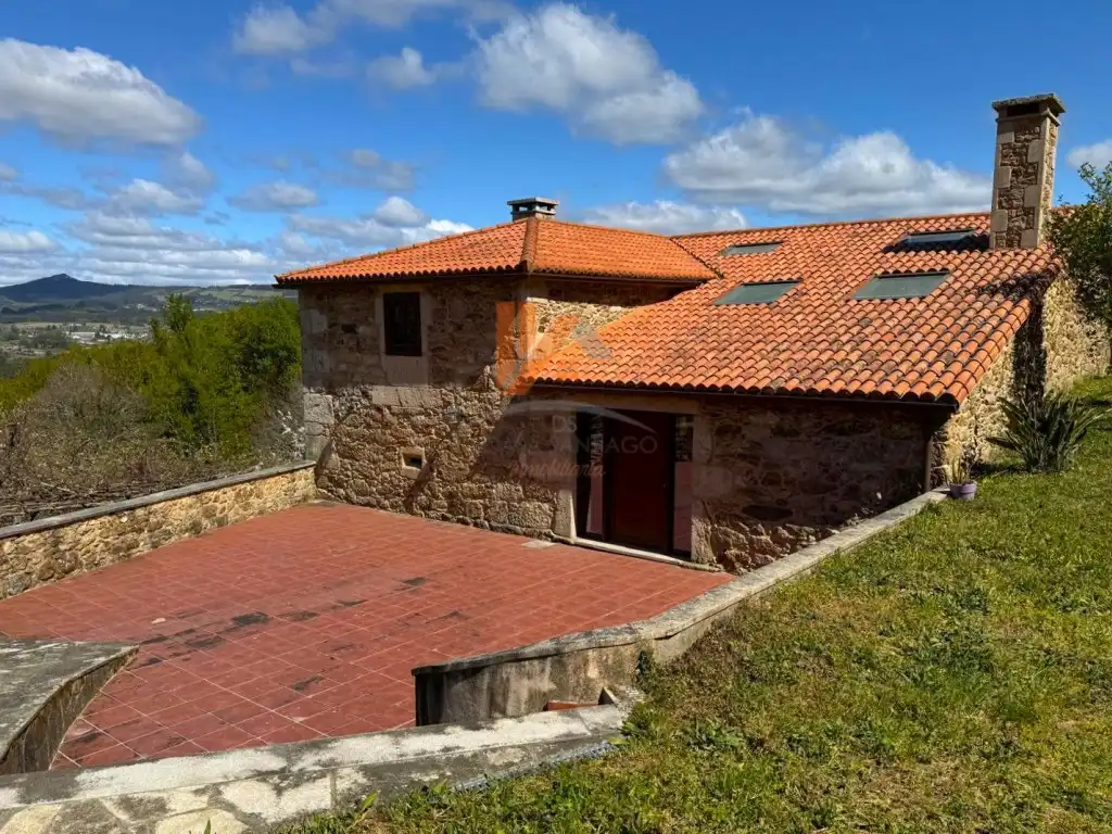 Vista exterior de Casa o xalet en venda en A Estrada  amb Jardí privat, Forn i Balcó