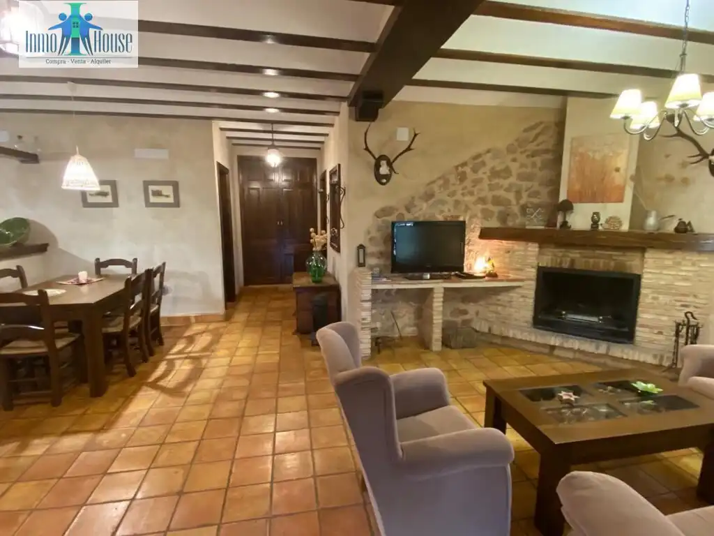 Sala de estar de Casa o chalet en venta en Alcaraz con Jardín privado y Amueblado