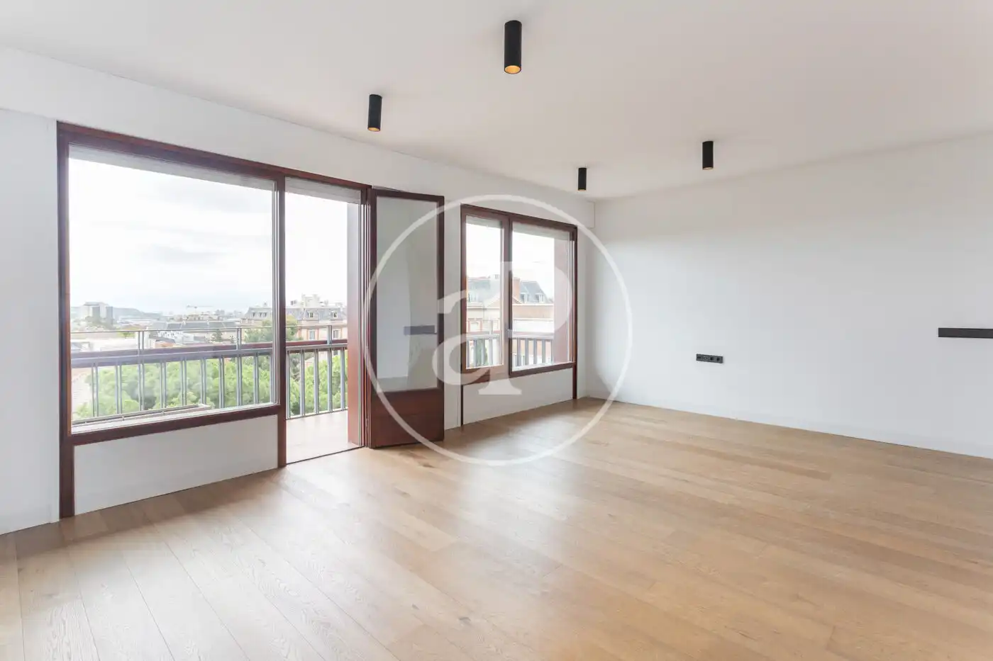 Vista exterior de Piso de alquiler en Barcelona con Aire acondicionado, Calefacción y Jardín privado