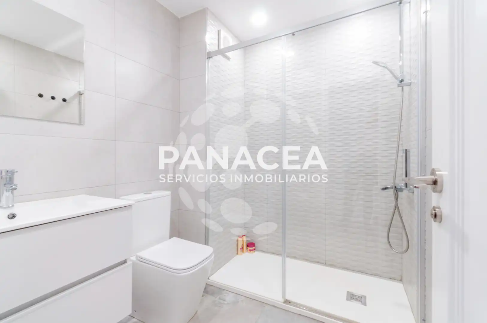 Baño de Piso en venta en Vícar con Terraza, Amueblado y Horno