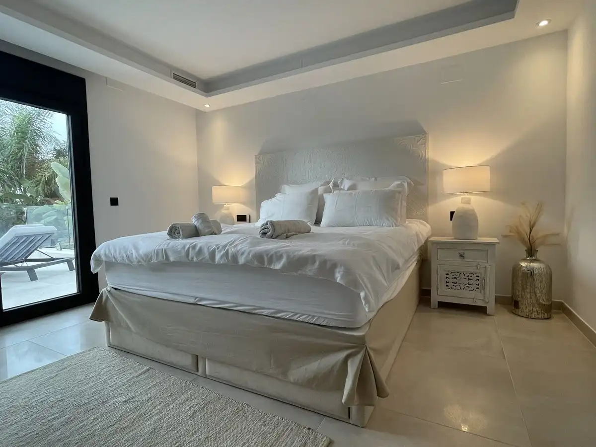 Habitación de Casa o chalet de alquiler en Marbella con Aire acondicionado, Jardín privado y Piscina