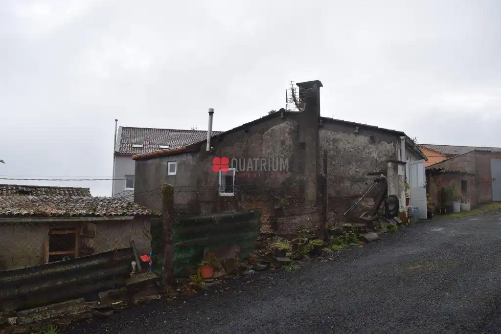 Außenansicht von Haus oder Chalet zum Verkauf in Santiago de Compostela  mit Privatgarten
