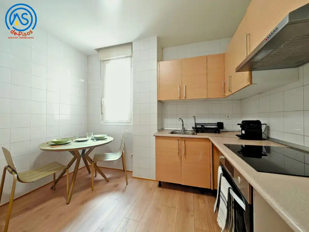 Cuina de Apartament de lloguer en Zaragoza amb Calefacció, Parquet i Moblat