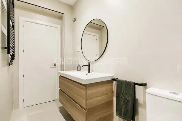 Bathroom of Flat for sale in Madrid  with Air Conditioner, Heating and Parquet flooring