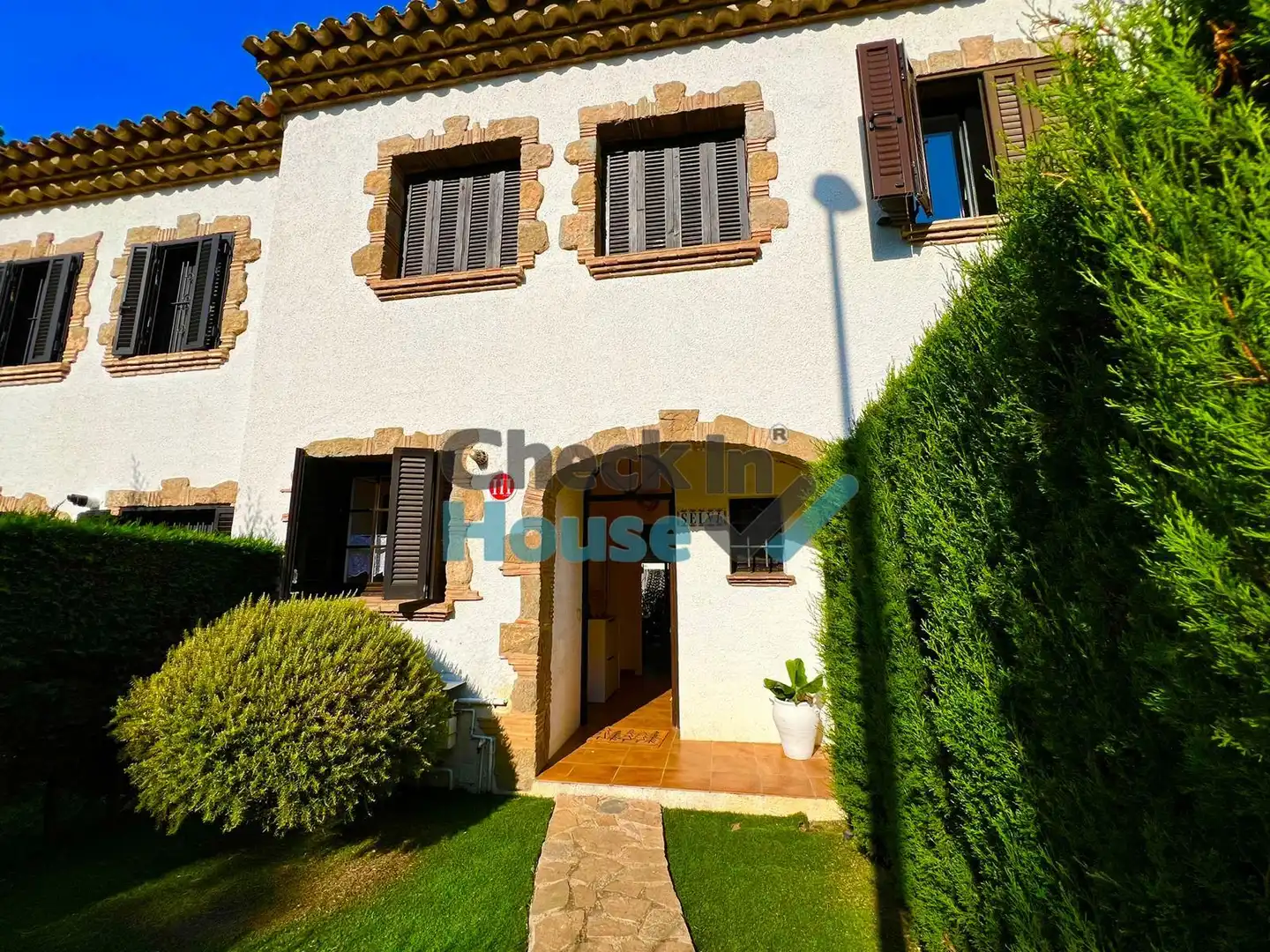 Vista exterior de Casa adosada de lloguer en Castell d'Aro, Platja d'Aro i s'Agaró amb Aire condicionat, Calefacció i Jardí privat