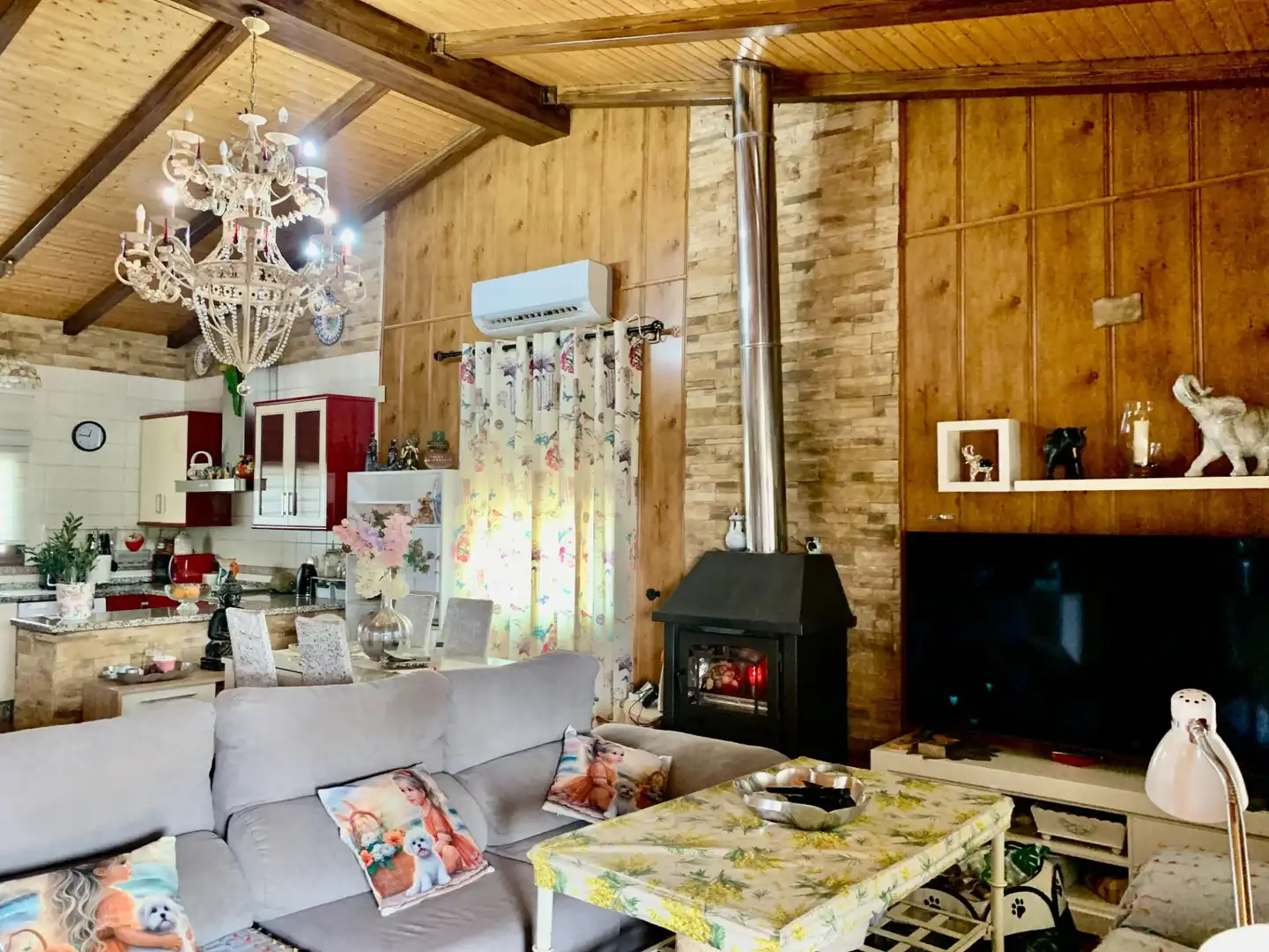 Sala de estar de Casa o chalet en venta en Lora del Río con Aire acondicionado, Calefacción y Jardín privado