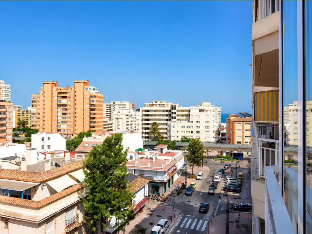 Vista exterior de Pis en venda en Fuengirola amb Aire condicionat, Terrassa i Piscina