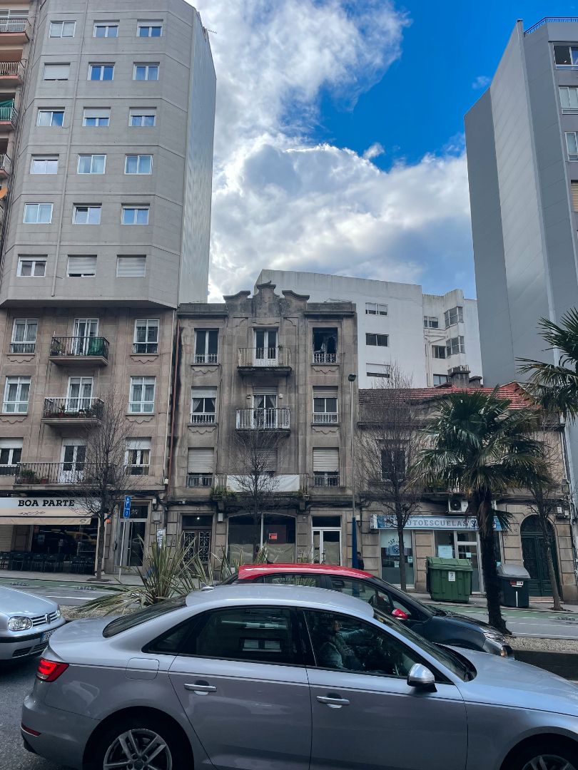 Vista exterior de Edifici en venda en Vigo 