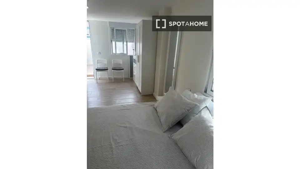 Bedroom of Flat for rent in Oliva  with Air Conditioner, Heating and Furnished