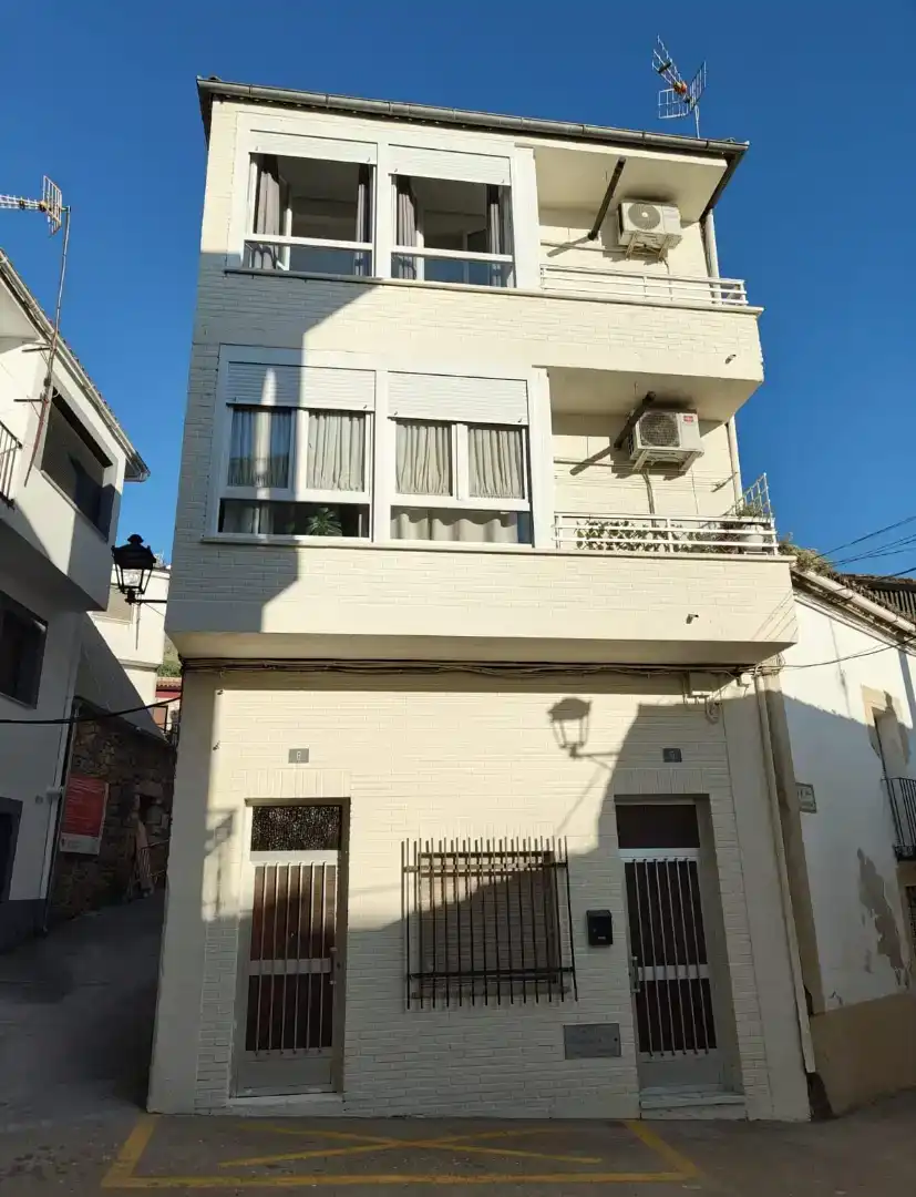 Vista exterior de Piso en venta en Cabezabellosa con Aire acondicionado, Jardín privado y Parquet
